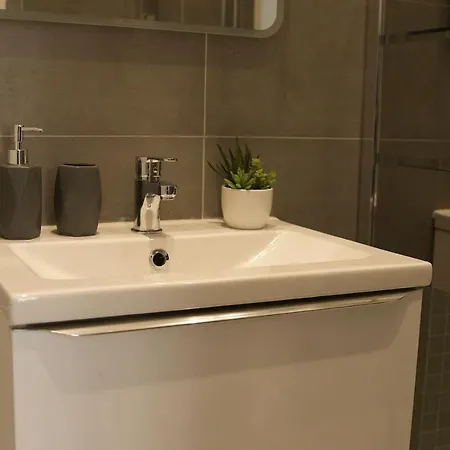 Faubourg St Pierre דירה *